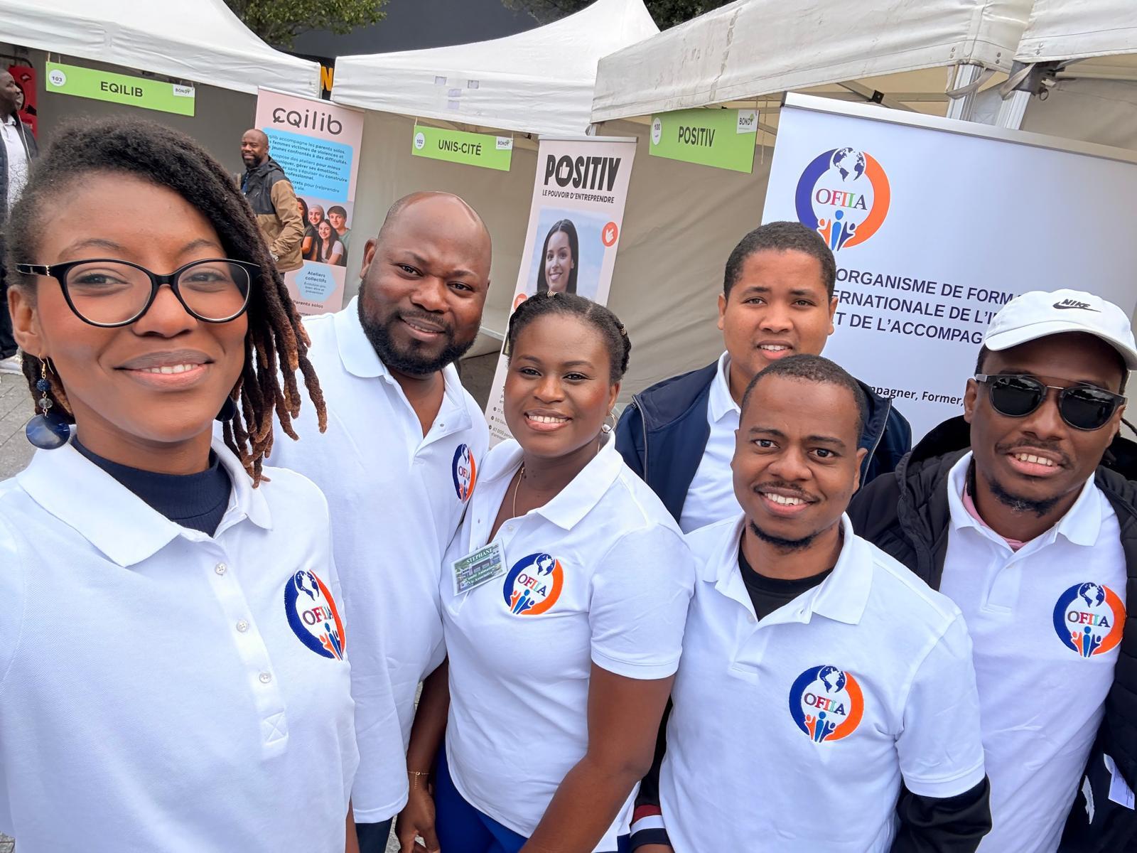 Photo de groupe de l’équipe OFIIA au Forum des associations